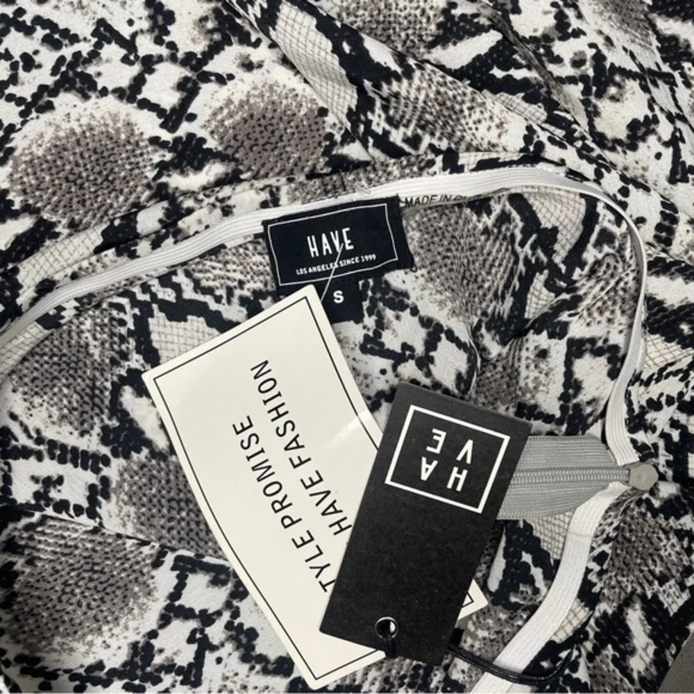 HAVE Fashion Black & White Snake‎ Skin Midi Skirt